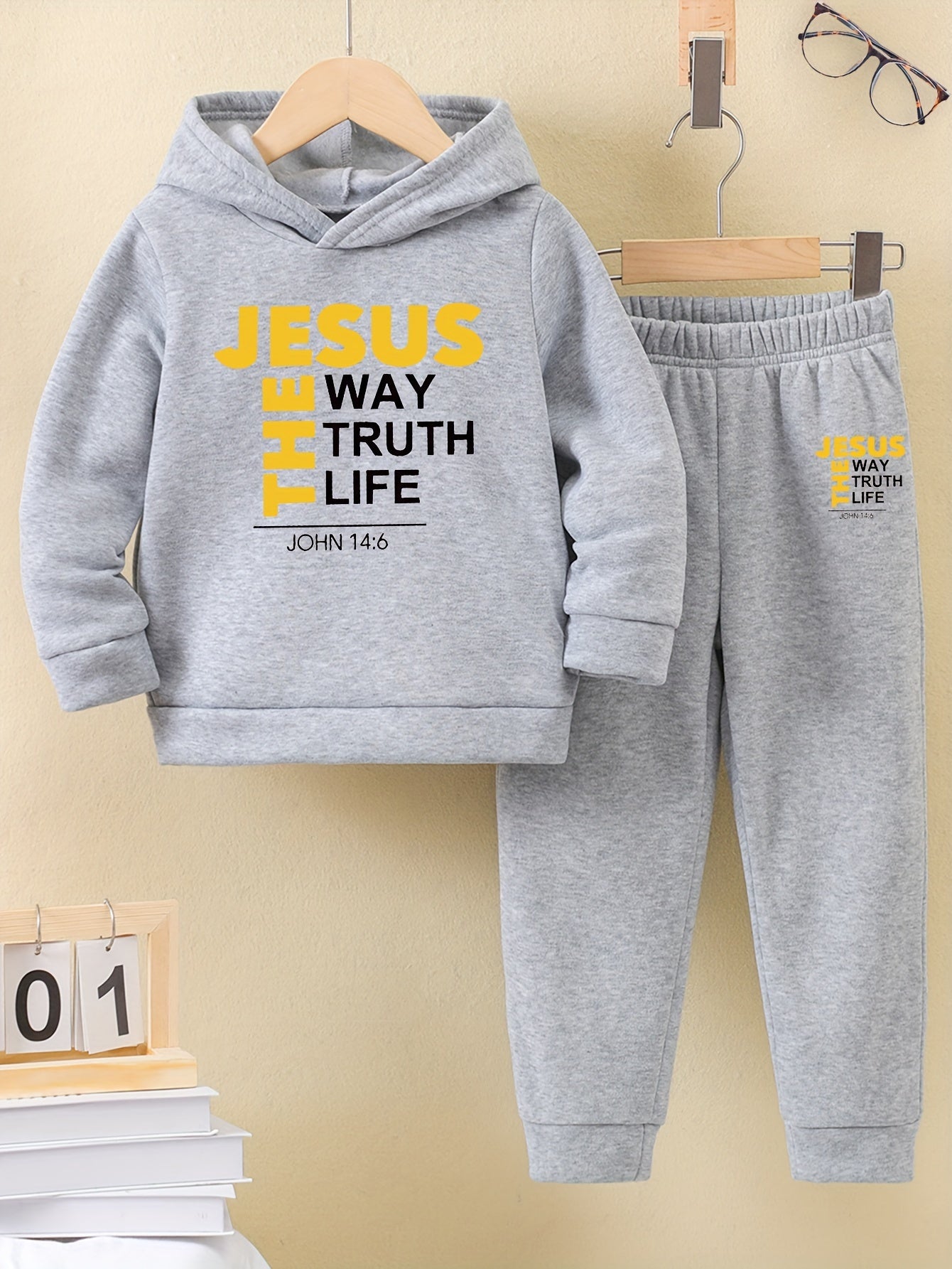 Boys' Autumn And Winter Hooded Sweatshirt Paired With Sports Pants.