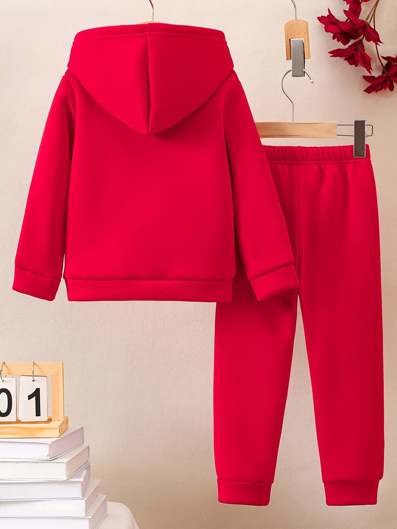 Boys' Autumn And Winter Hooded Sweatshirt Paired With Sports Pants.