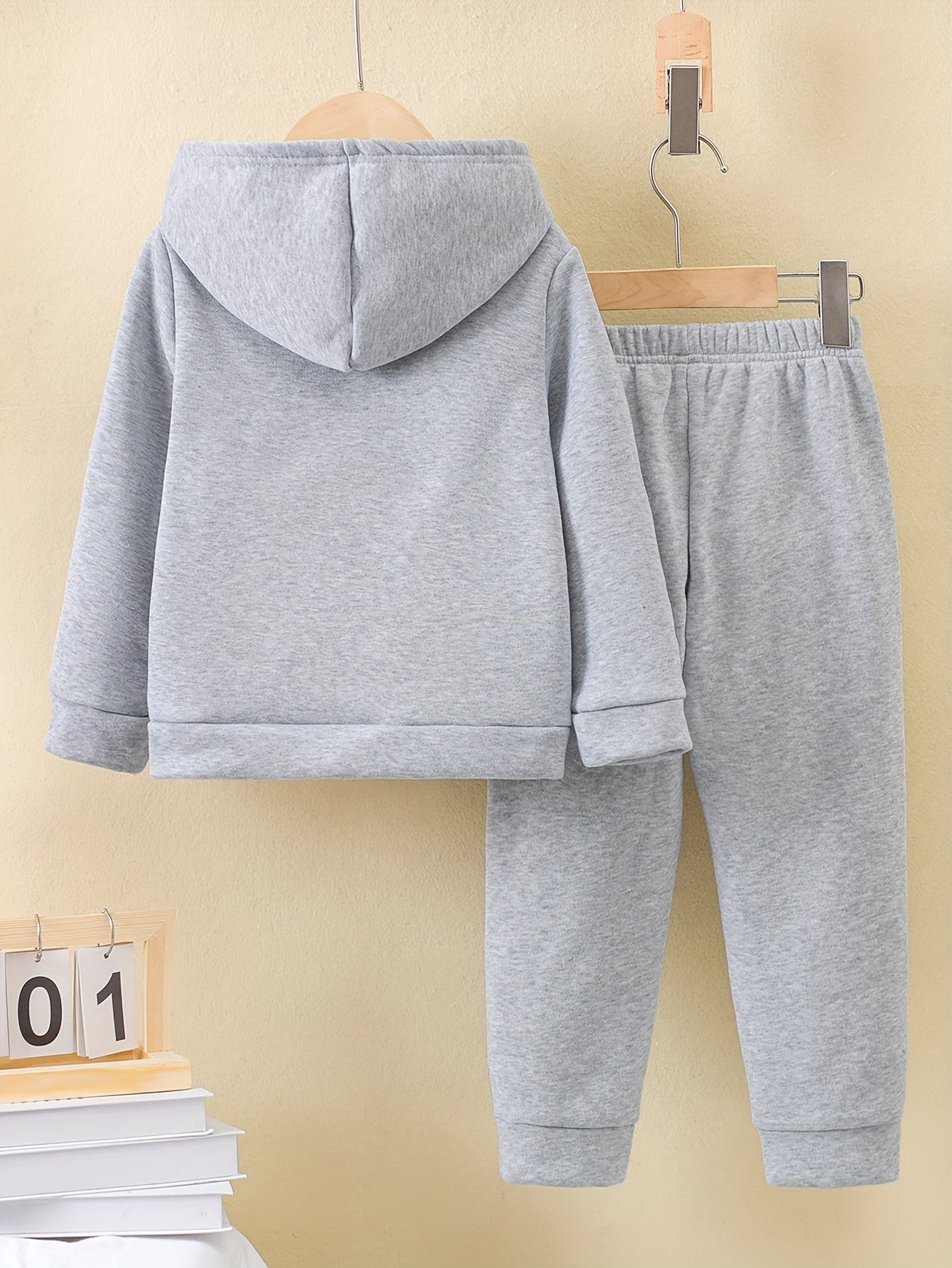 Boys' Autumn And Winter Hooded Sweatshirt Paired With Sports Pants.